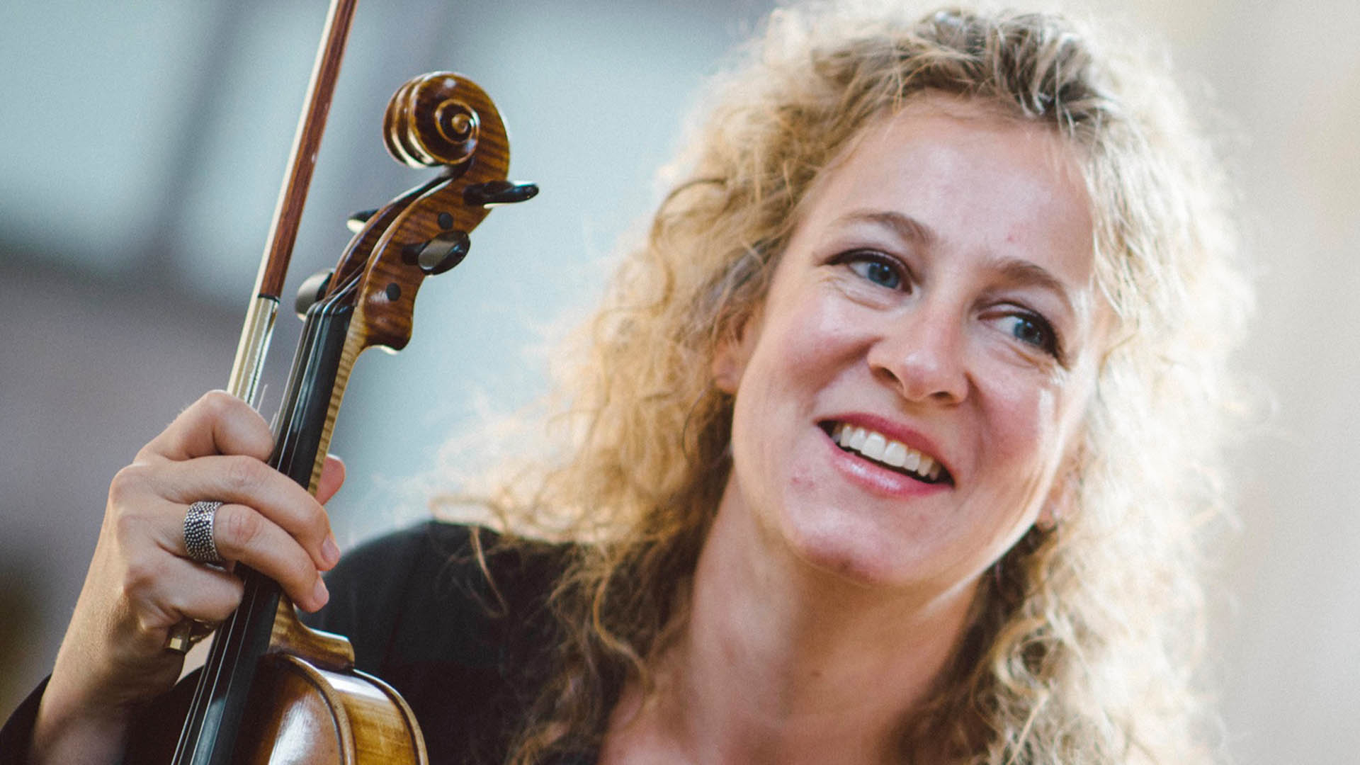 violinist liz knowles